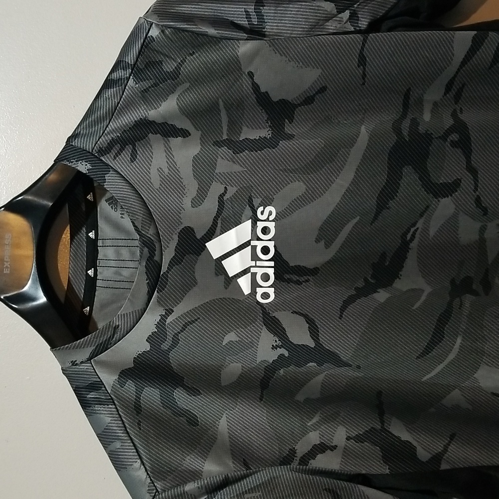 WORN TWICE Adidas Mens Primegreen Camouflage T shirt sz Small - Picture 2 of 7